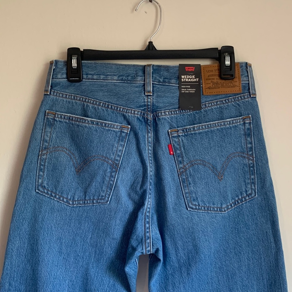 NWT Wedgie Straight Levi’s Size 28